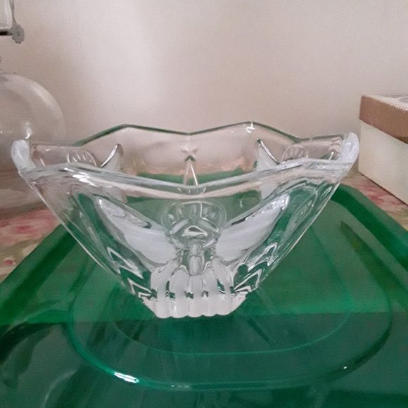 Gorgeous Etched Glass Bowl Decorated with Angels - Picture 3 of 4